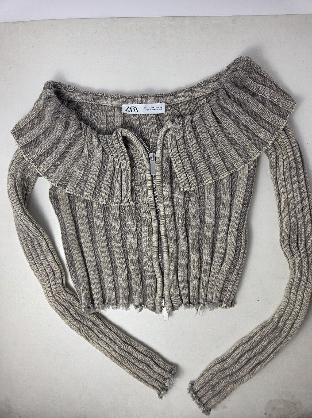 ZARA Grey Ribbed Knit Cardigan Zip Up Off Shoulder Crop Top Size S Y2K Grunge